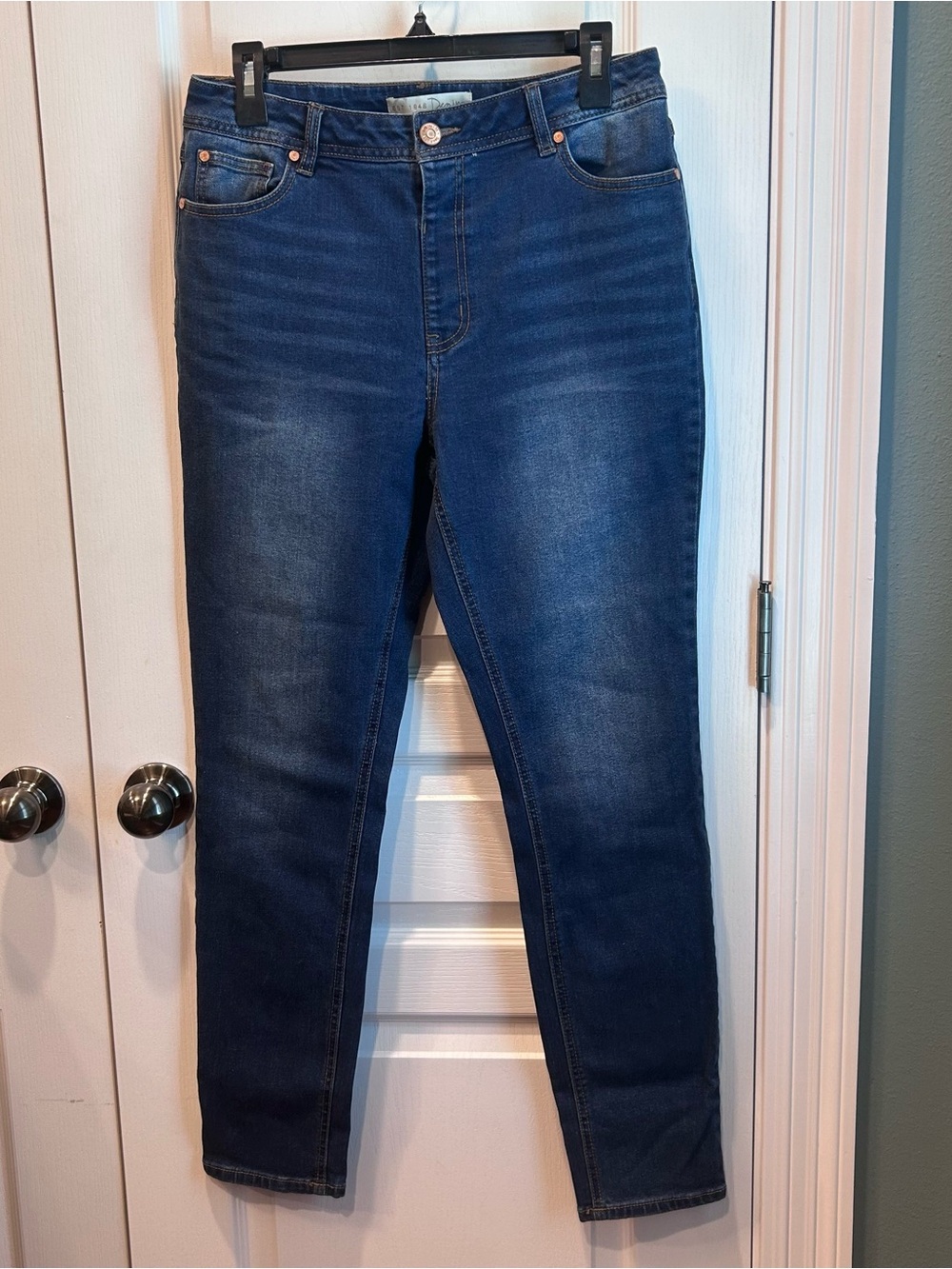 Cato’s Est. 1946 Women’s Straight Leg High Rise Dark Wash Size 10 Denim Jeans